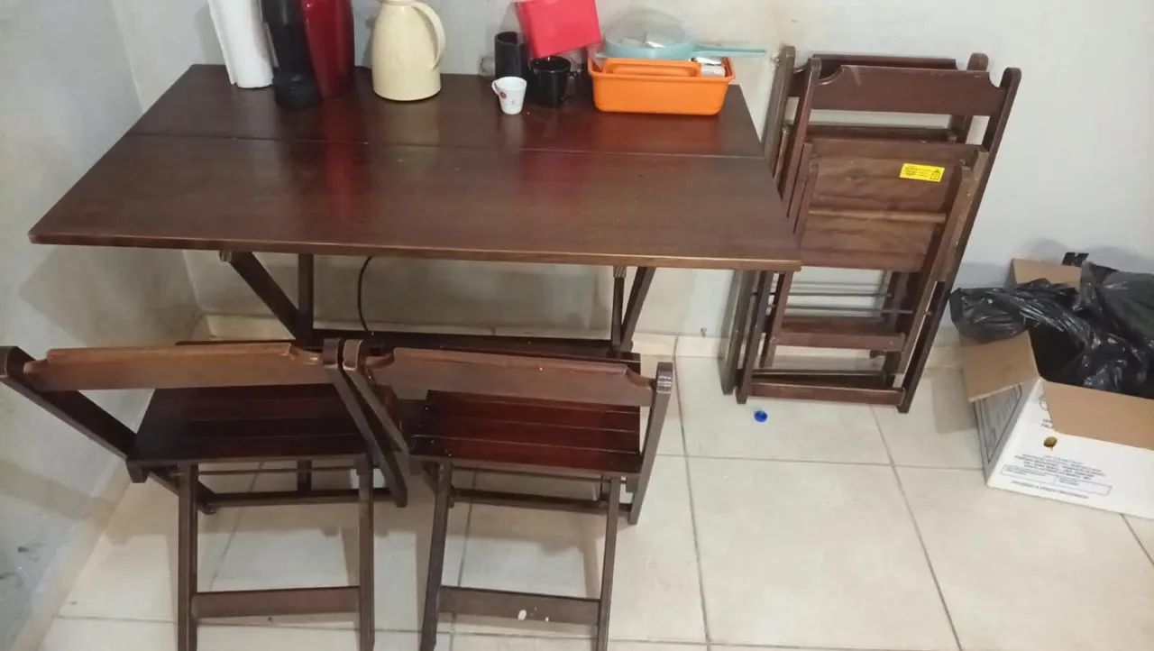 Vendo mesa 4 cadeiras