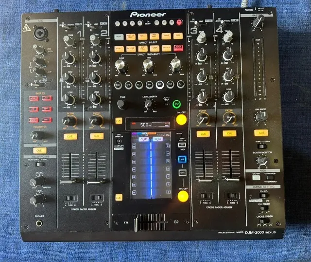 mixer djm 2000