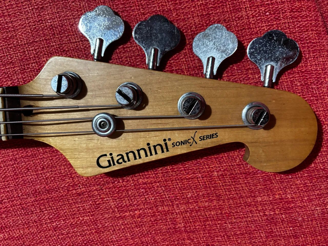 Baixo Giannini - Foto 2