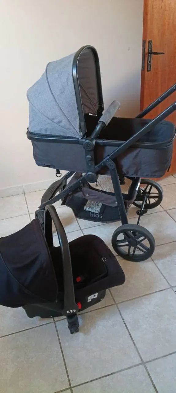 Carrinho de Bebê Completo Beyond e Bebê Conforto - 1 Ano de Uso