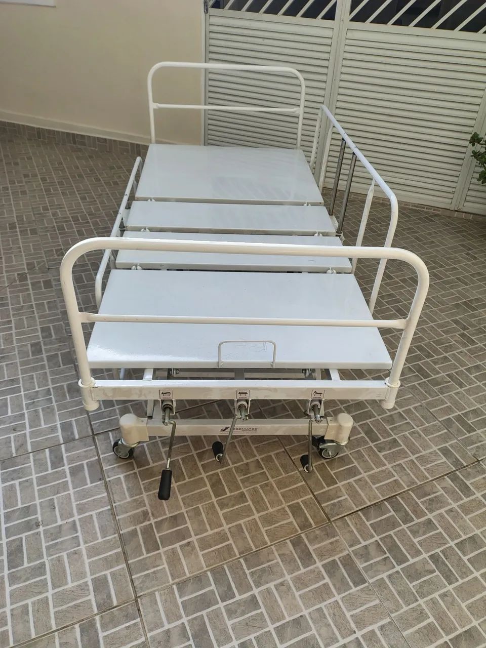 Cama hospitar manual c/elevação total c paciente entrego  - Foto 5