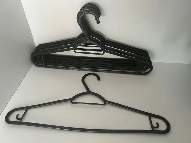 Kit com 10 Cabides Pretos - Foto 3