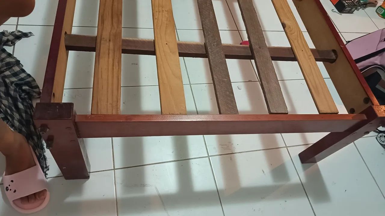 Cama solteir ão de madeira - Foto 2