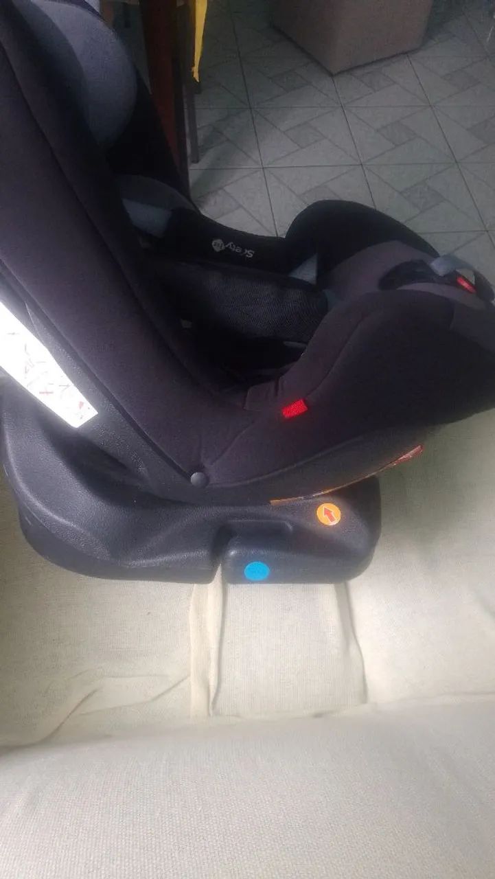 Cadeirinha para carro.