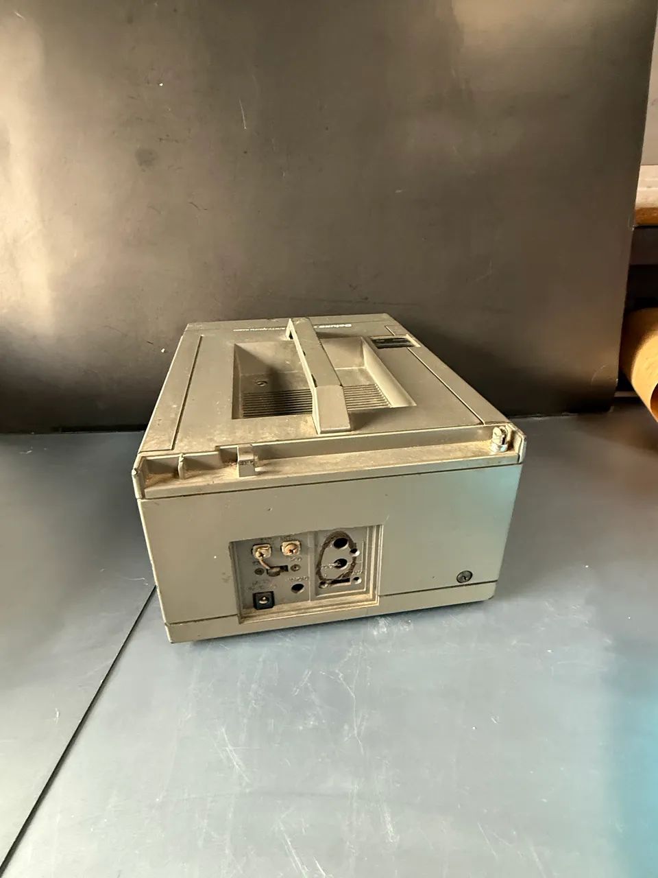 Mini televisor anos 80 Deluxe funciona mas não tem cabo  - Foto 4