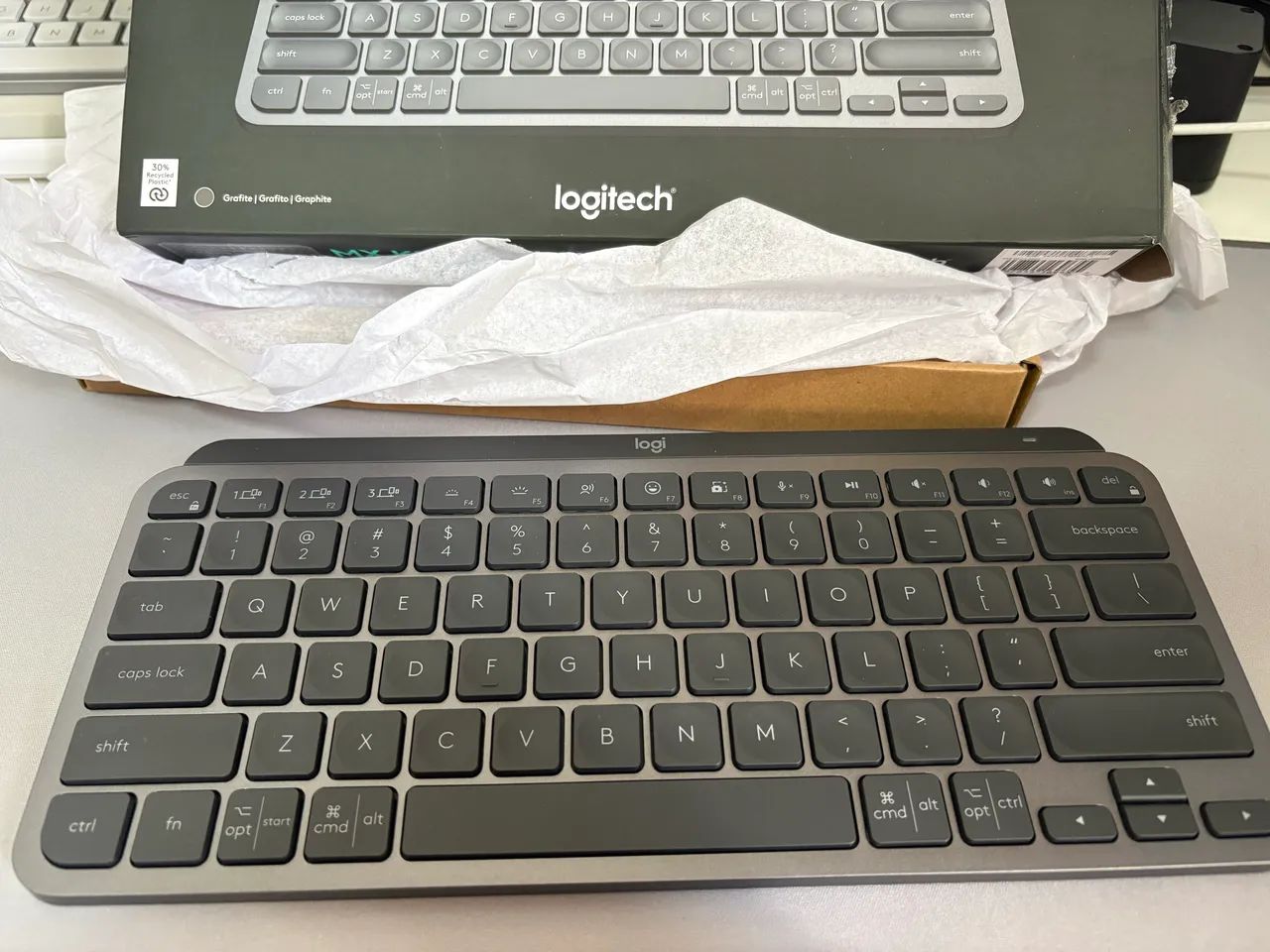 eclado sem fio Logitech MX Keys mini - Grafite - Foto 4