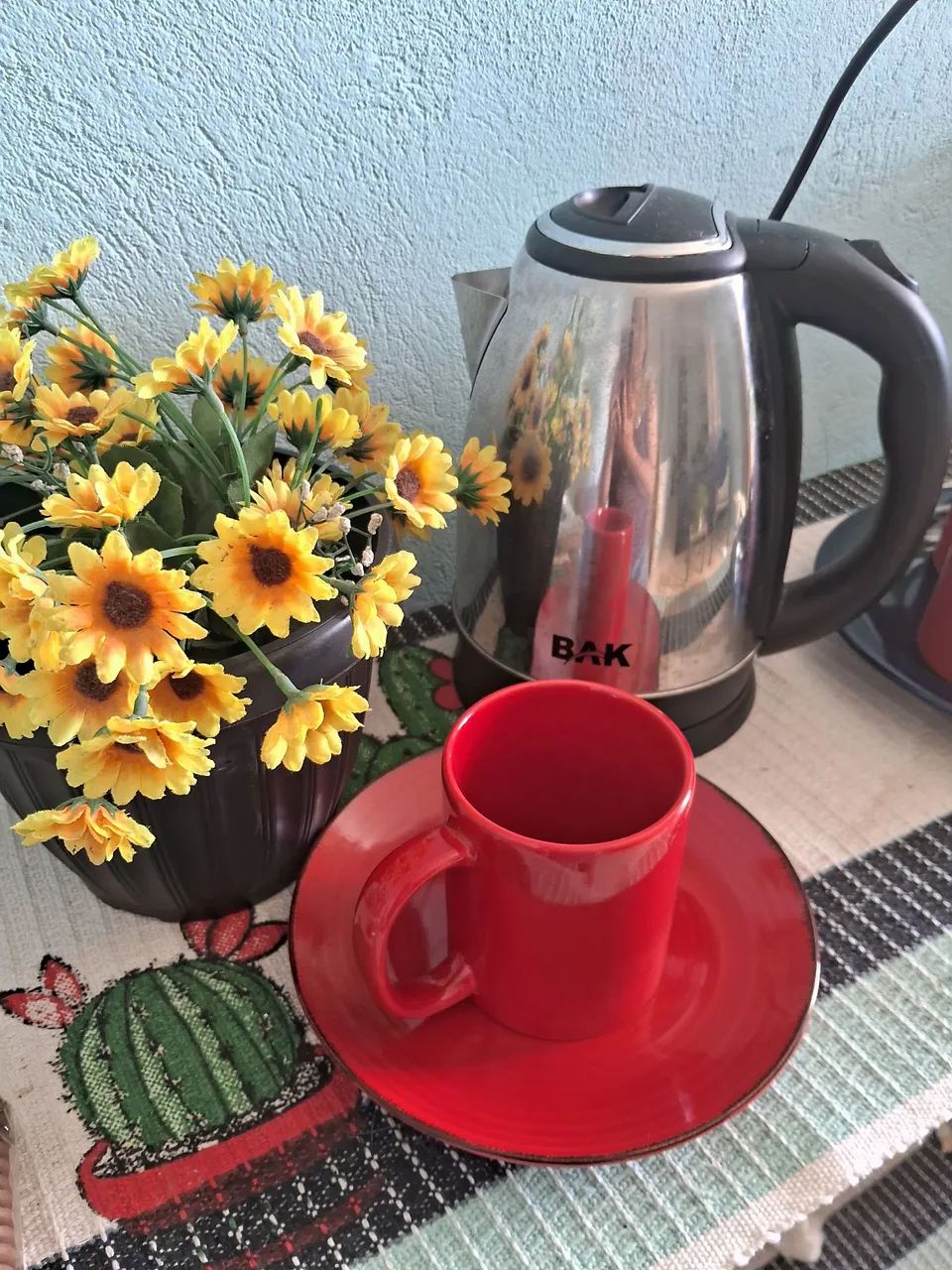 Monte seu cantinho do café. Canecas vermelhas,estantes modular e chaleiras elétrica por350 - Foto 4