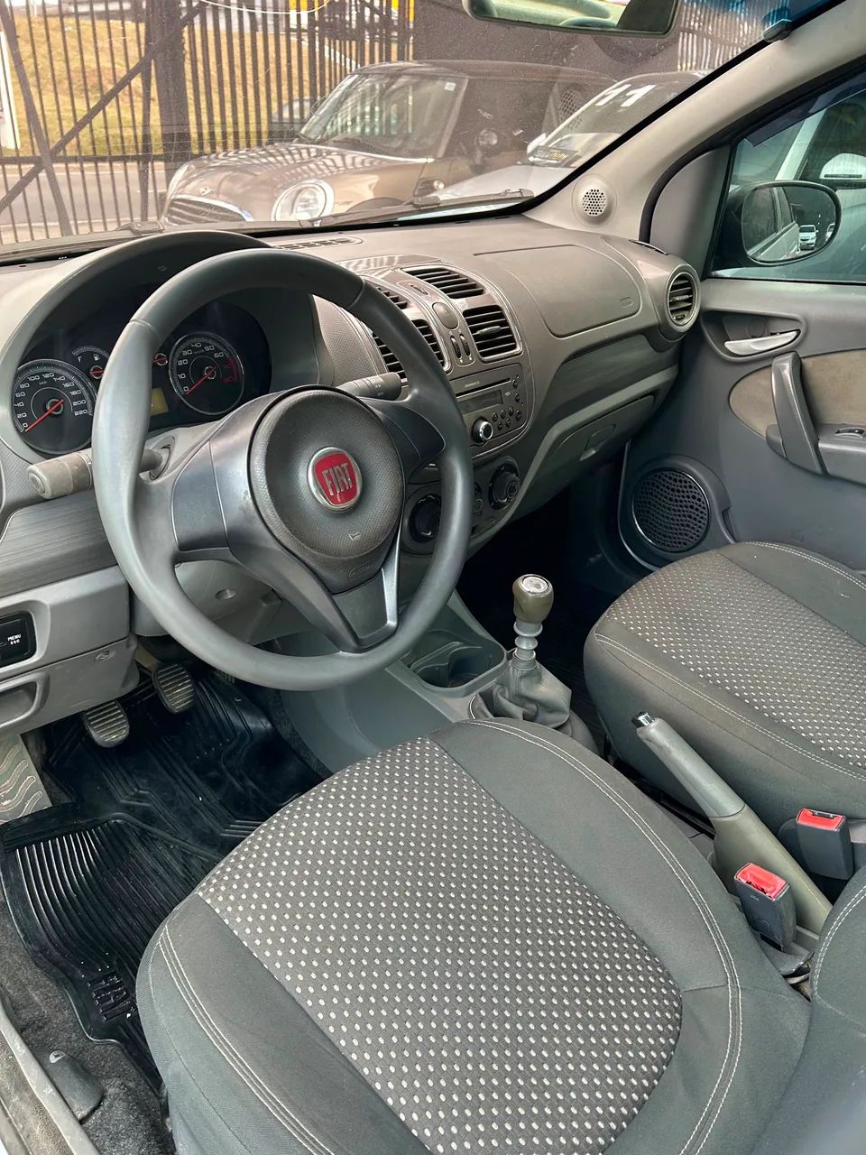 Fiat Grand Siena Essence 1.6 Flex 16V 2014 - Foto 3