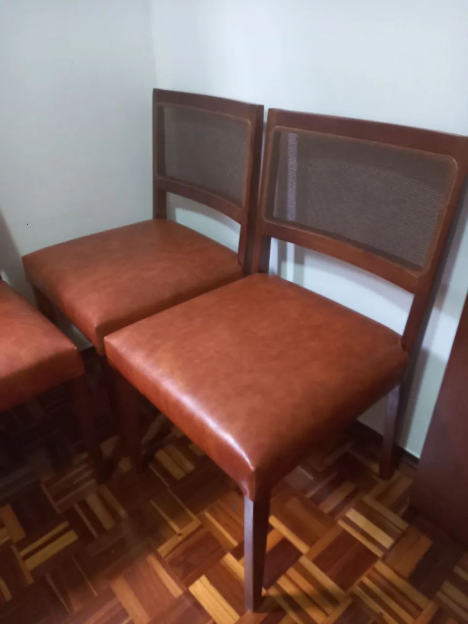 Vendo ou troco 4 cadeiras novas 270 cada - Foto 3