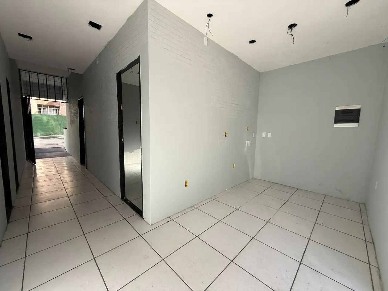 Ponto Comercial com garagem tendo 500m2 2 banheiros salas e area ampla - Foto 2