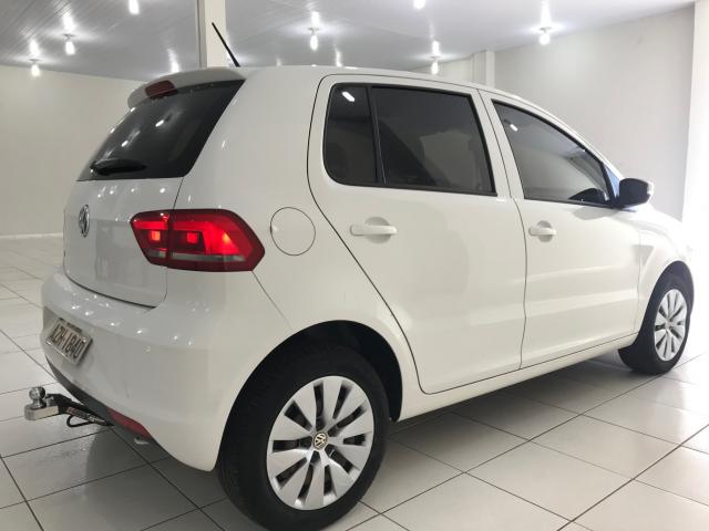 VOLKSWAGEN FOX 2014/2015 1.0 MI TRENDLINE 8V FLEX 4P MANUAL - Foto 4
