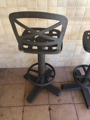 4 Banquetas giratórias em alumínio pintado - Foto 3