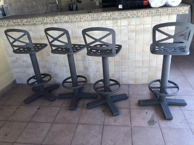 4 Banquetas giratórias em alumínio pintado
