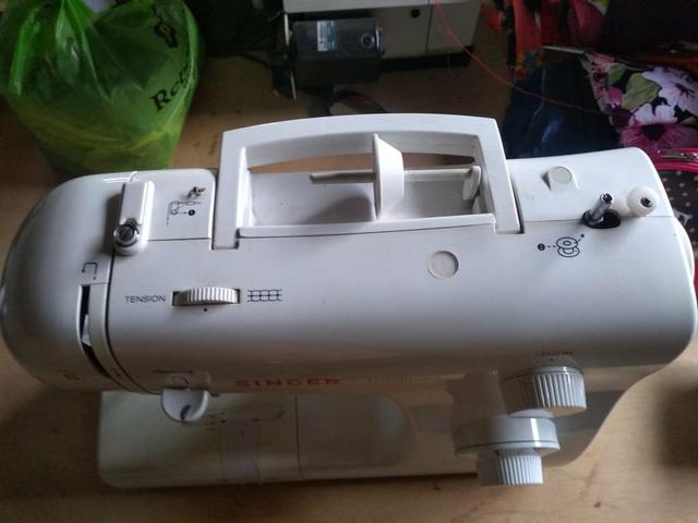 Vendo máquina de costura - Foto 3
