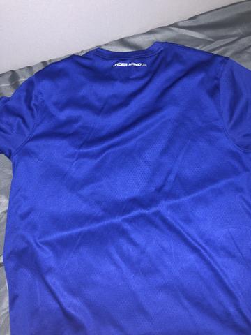 Camisetas esportivas dry fit UA e Nike
