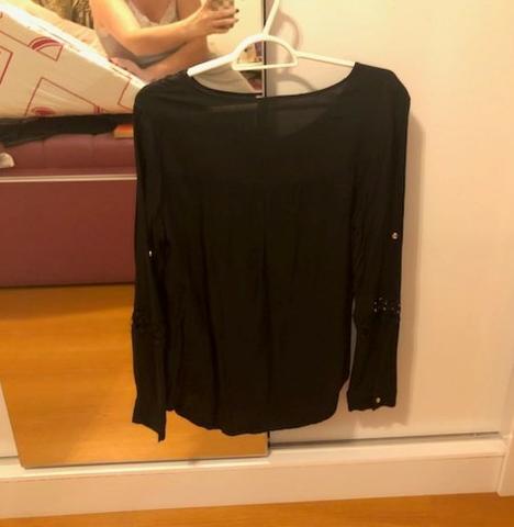 Camisa preta c/ botões tecido viscose Tam: M - Foto 4