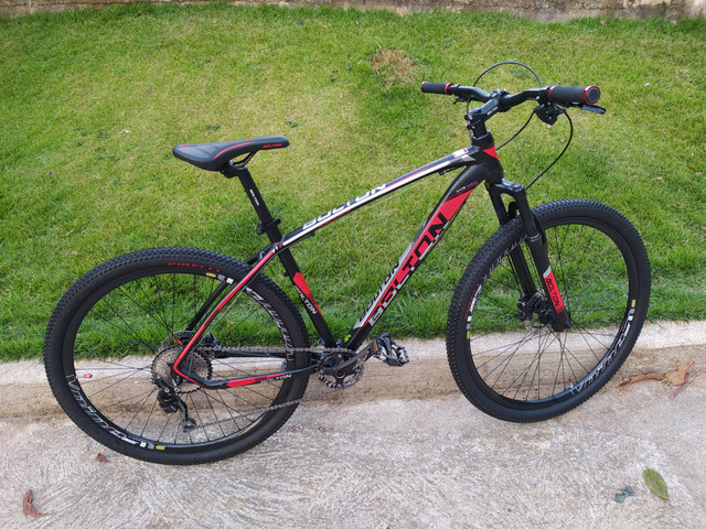 Bicicleta MTB 29 muito nova