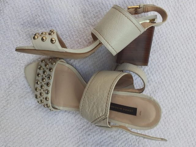 sandalia branca jorge bischoff