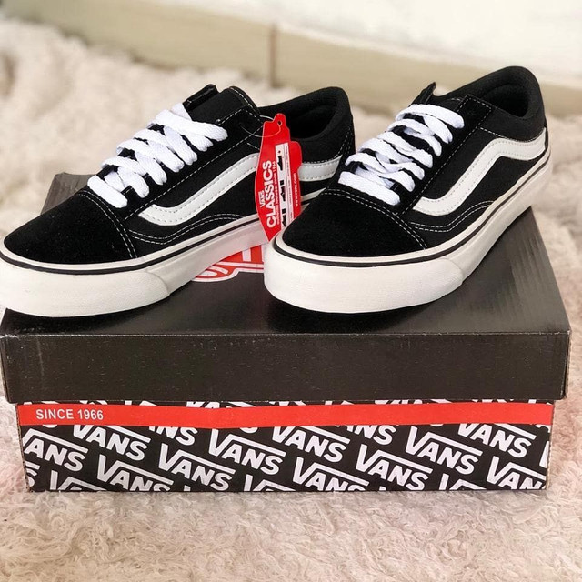 varias marcas de tenis