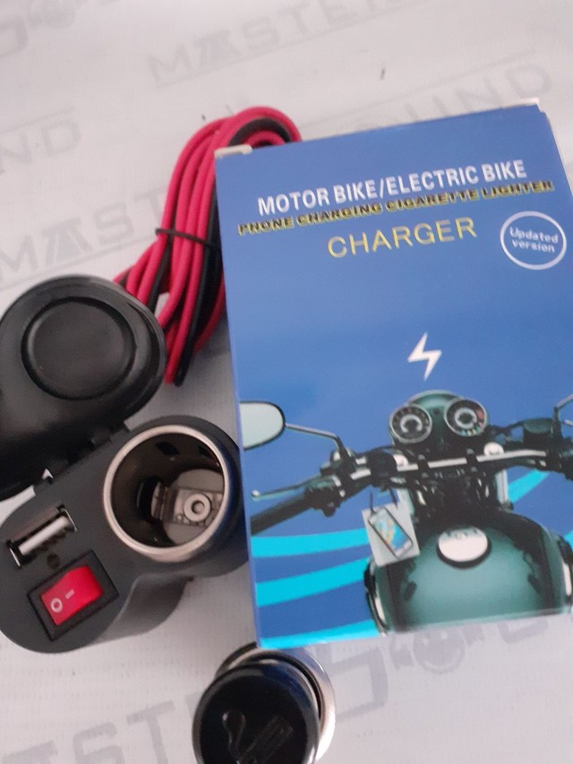Suporte para moto  com carregador usb, mais acendedor de cigarros. Novo. - Foto 3