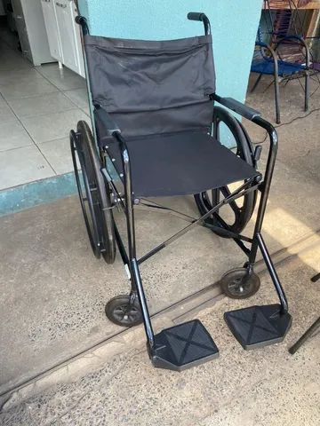Vende-se cadeira de rodas nova