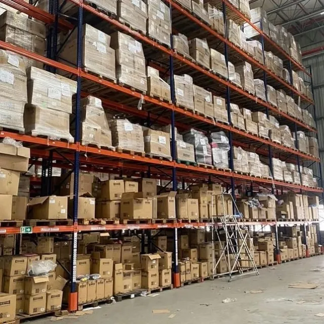 Porta palete semi novo a pronta entrega