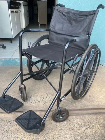 Vende-se cadeira de rodas nova - Foto 2