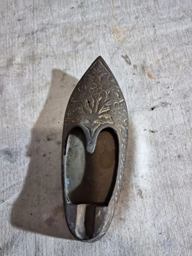 Cinzeiro antigo ... sapato 