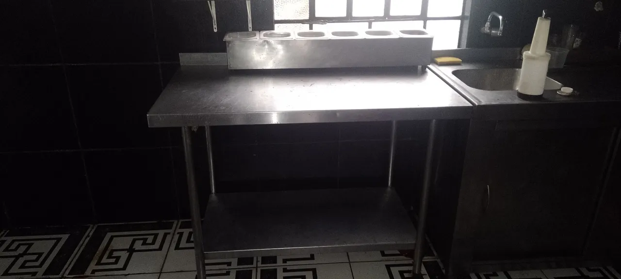 Mesa de aço inox para cozinha industrial