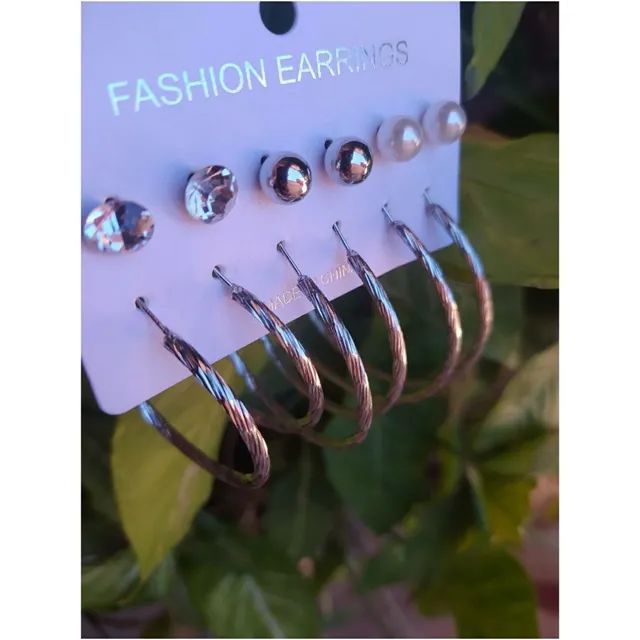 Conjunto de Brincos Argola Feminino Prateado lindos pra festas - Foto 2