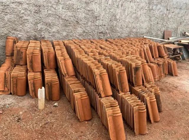 Vendo telhas média 1300 unidades 