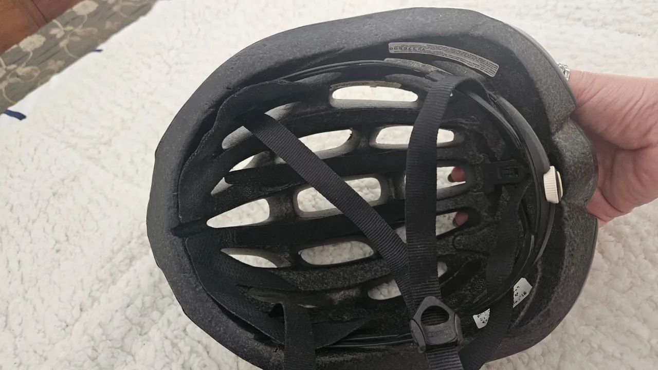 Capacete Giro M preto - Foto 4