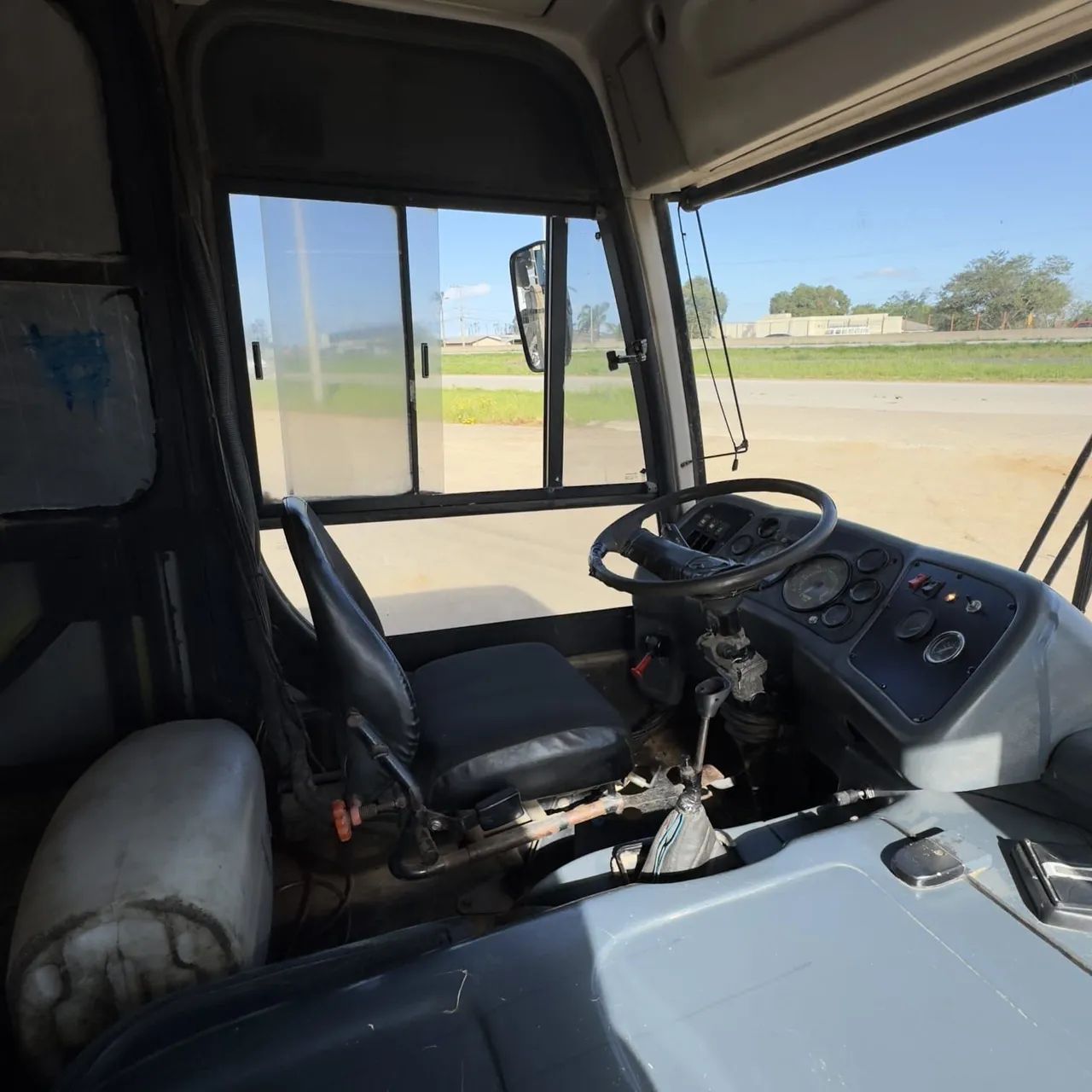 Ônibus Motorhome (Falta Mobiliar) - Foto 4