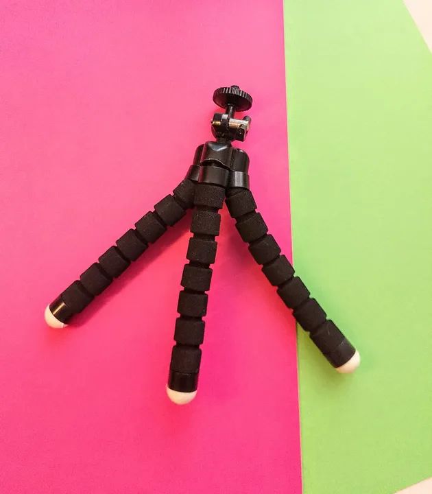 Tripé suporte flexível para celular.