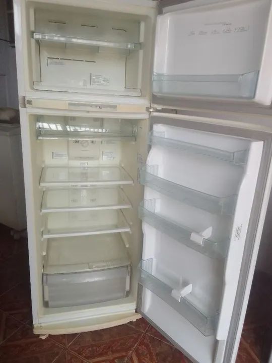 Vendo geladeira Brastemp front free 330litros funcionando Perfeitamente 