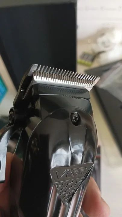 Máquina Cortar Cabelo Profissional Vgr  black/Display led/lâmina aço carbono/+pentes meio  - Foto 4