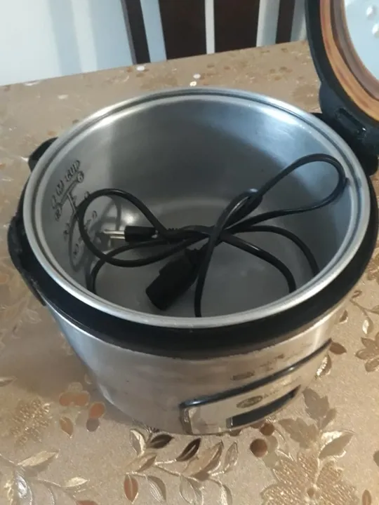 Panela elétrica de arroz de 6 xícaras 