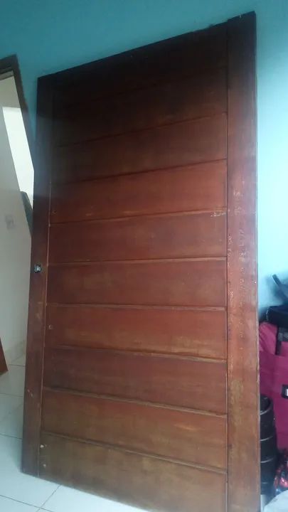 Porta de madeira maciça para área externa