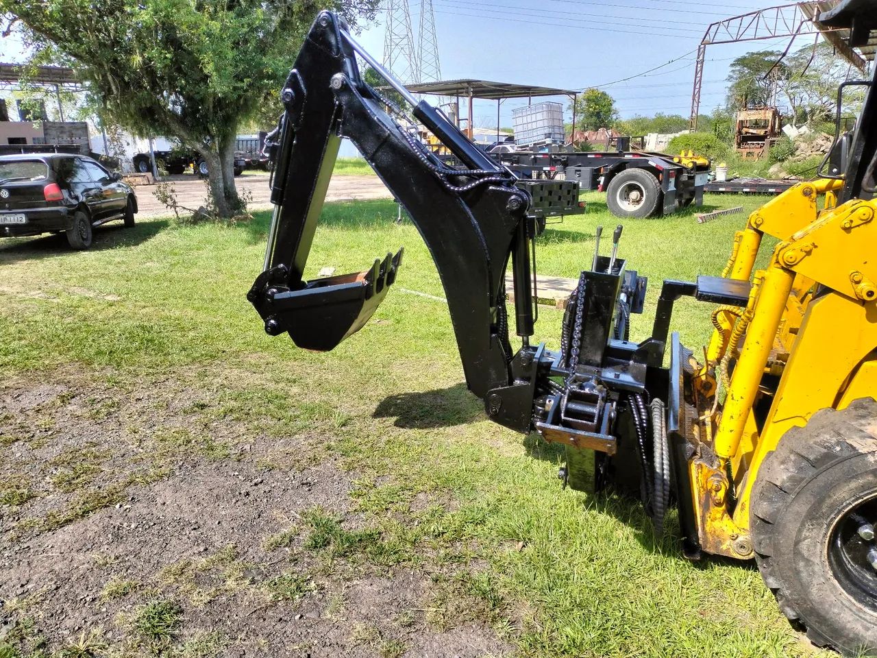 Implemento escavadeira, valetadeira para mini carregadeira  (bobcat) - Foto 2
