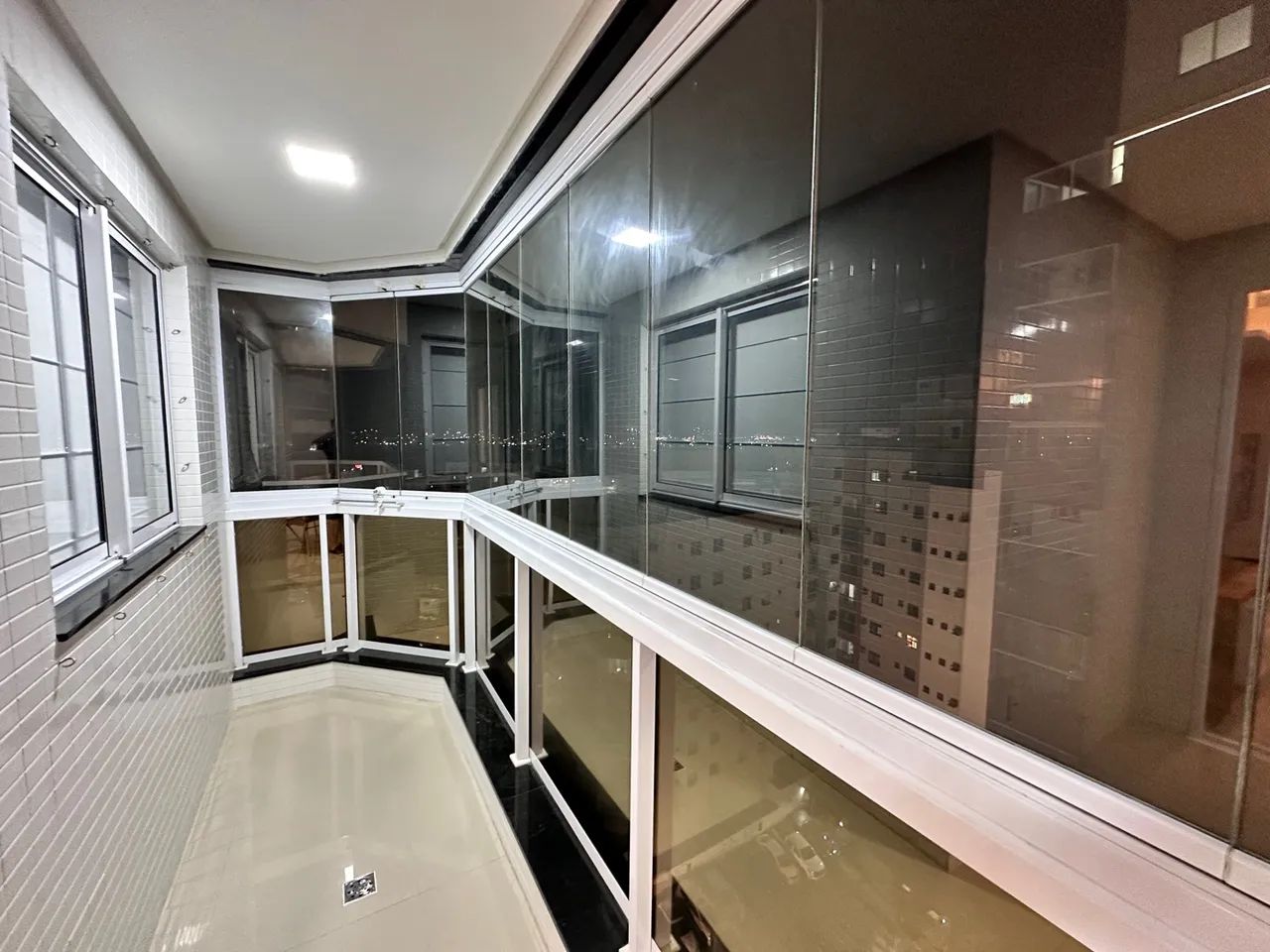 AP  temporada centro Guarapari 3 quartos com Ar 2 vagas de garagem - Foto 5