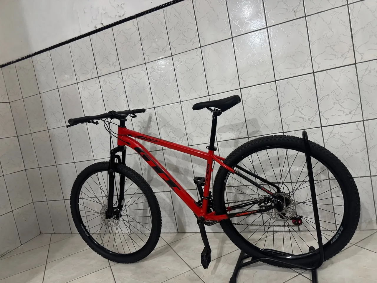 Bicleta Aro 29 Vermelha - Perfeita para Trilhas e Passeios!