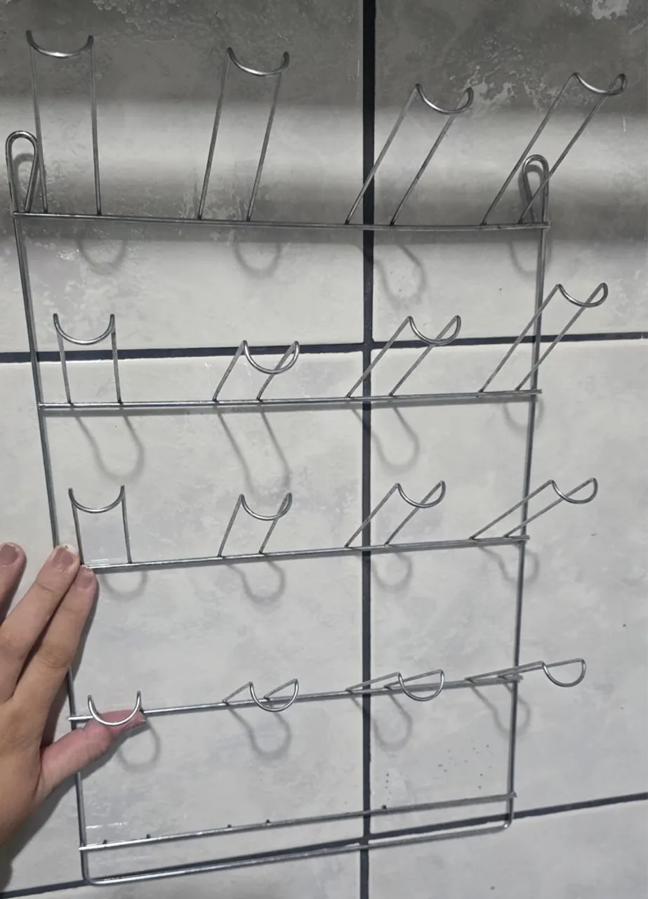 Suporte de metal para organizar xícaras e canecas