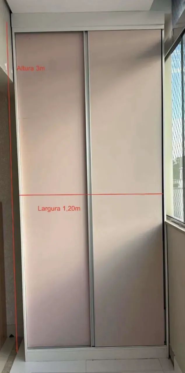 Armário com portas de correr