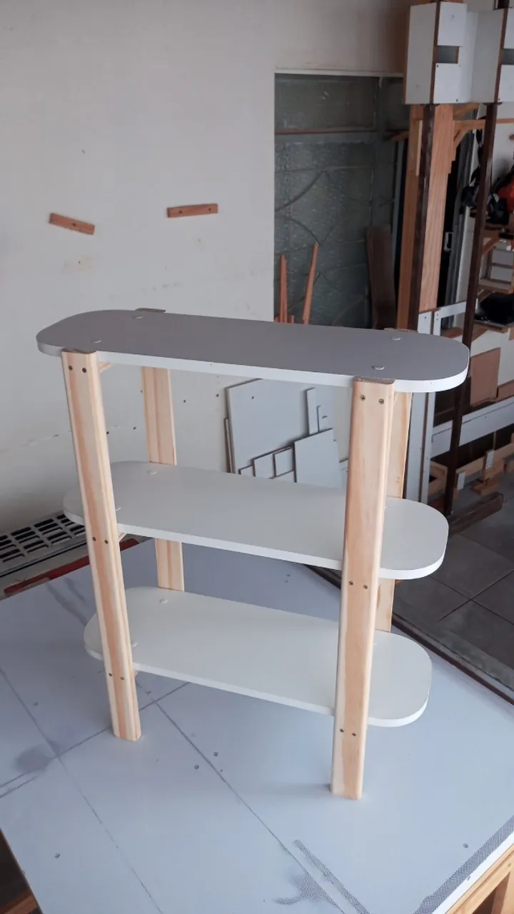Vendo mini rack de MDF e Pinus com 3 Prateleiras