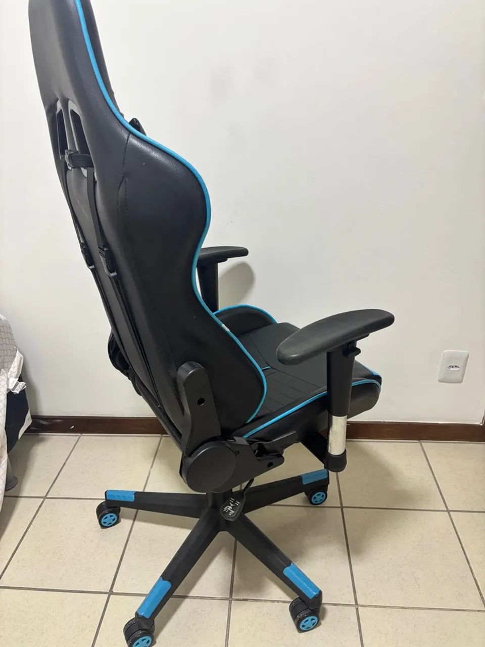 Vendo cadeira gamer Dazz - Foto 4