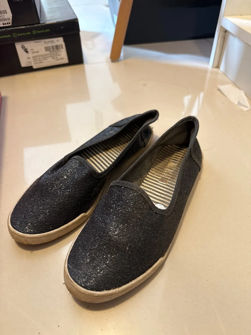 Sapatilha Moleca preta com glitter