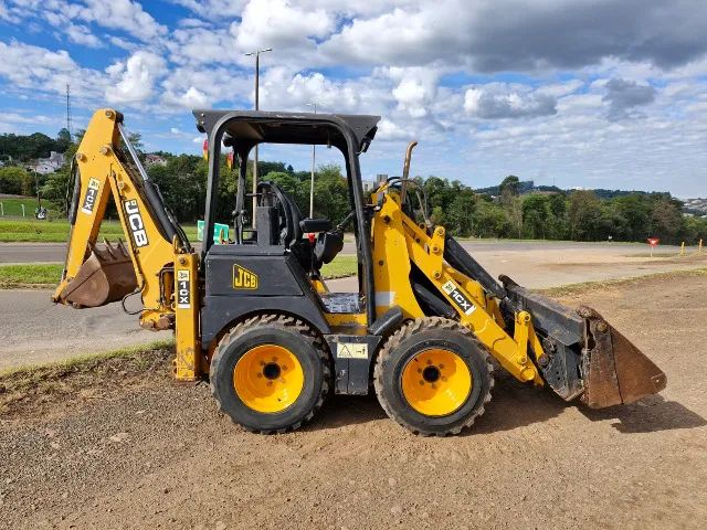 Mini Retroescavadeira jcb 1cx ano 2013 com 8.300 horas - Foto 4