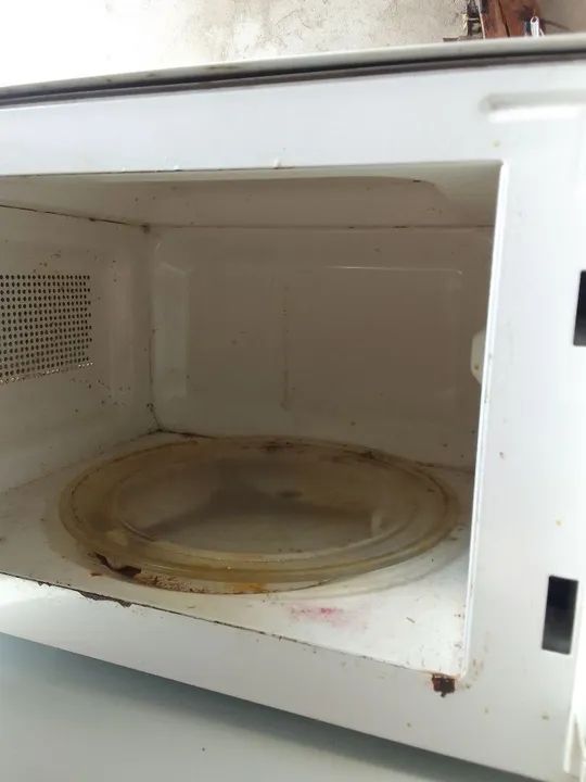 Microondas philco funciona tudo (defeito aquece mais esquenta) ) - Foto 2