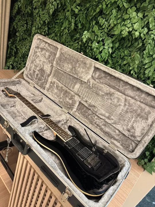 guitarra ibanez emg