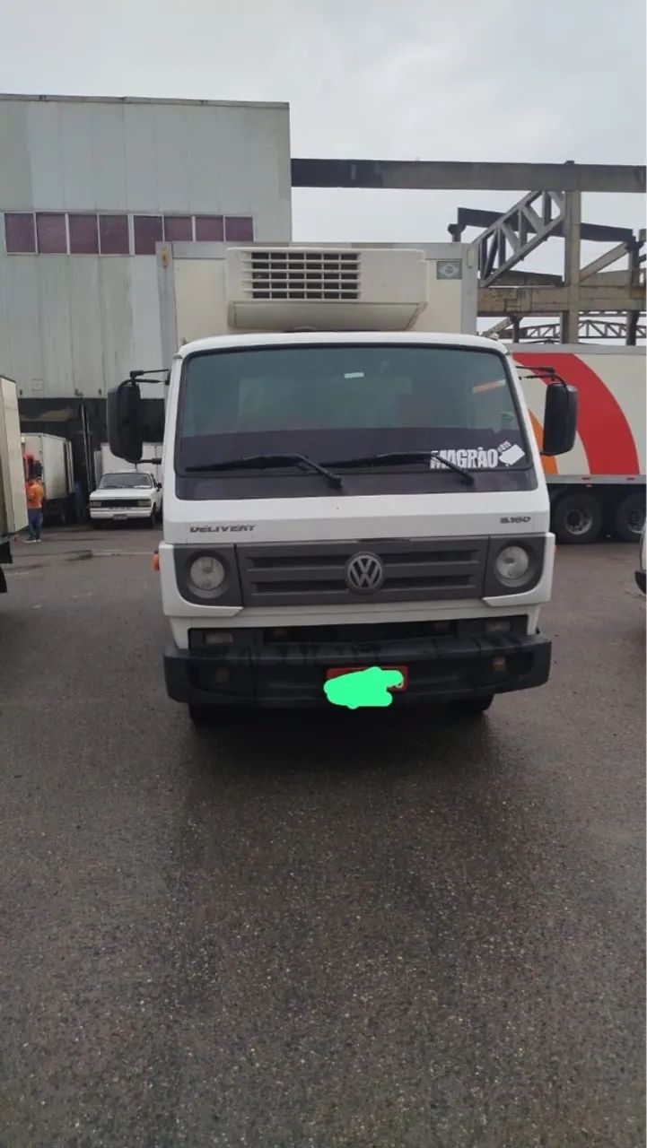 Caminhão VW Delivery 8.160 - Baú